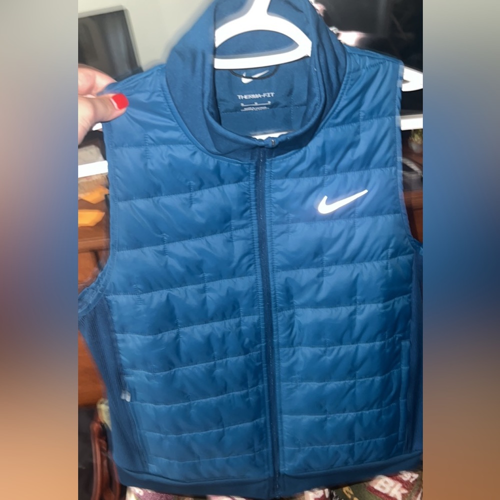 NWOT Nike Women‘s Thermal-Fit Vest Size 9